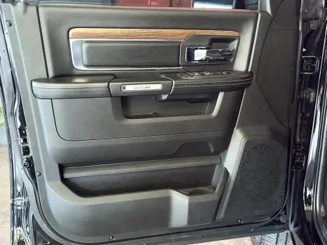 RAM Classic 5.7 V8 32V 4P HEMI LARAMIE AUTOMTICO, Foto 20