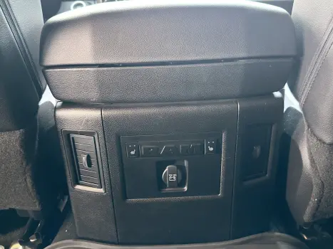 RAM Classic 5.7 V8 32V 4P HEMI LARAMIE AUTOMTICO, Foto 24