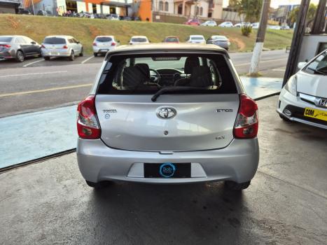 TOYOTA Etios Hatch 1.3 16V 4P FLEX X, Foto 5