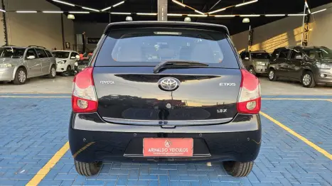 TOYOTA Etios Hatch 1.3 16V 4P FLEX X, Foto 6