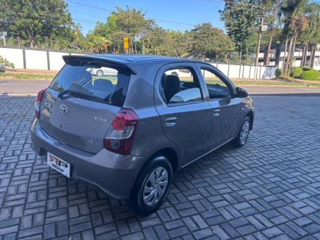 TOYOTA Etios Hatch 1.3 16V 4P FLEX X AUTOMTICO, Foto 6
