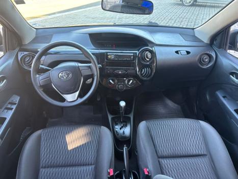 TOYOTA Etios Hatch 1.3 16V 4P FLEX X AUTOMTICO, Foto 9
