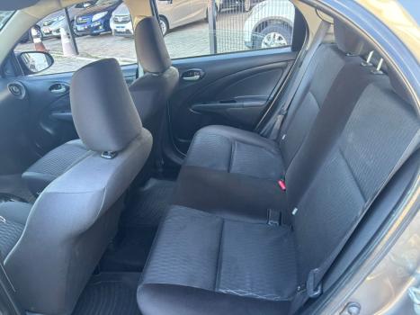 TOYOTA Etios Hatch 1.3 16V 4P FLEX X AUTOMTICO, Foto 13