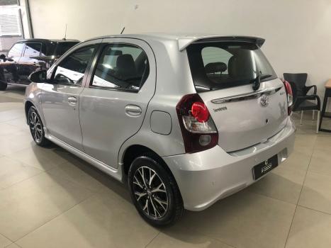 TOYOTA Etios Hatch 1.5 16V 4P FLEX PLATINUM AUTOMTICO, Foto 2