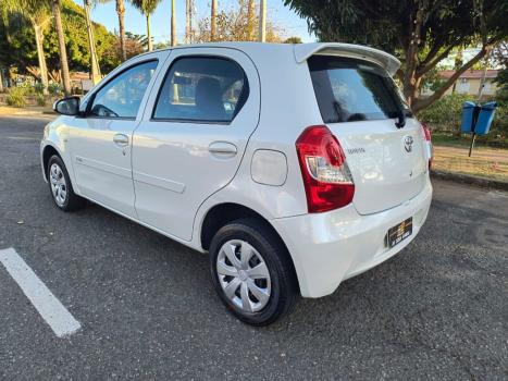 TOYOTA Etios Hatch 1.3 16V 4P FLEX X, Foto 5