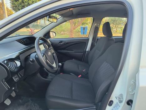 TOYOTA Etios Hatch 1.3 16V 4P FLEX X, Foto 6