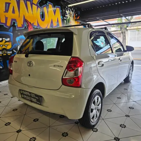 TOYOTA Etios Hatch 1.3 16V 4P FLEX X, Foto 5