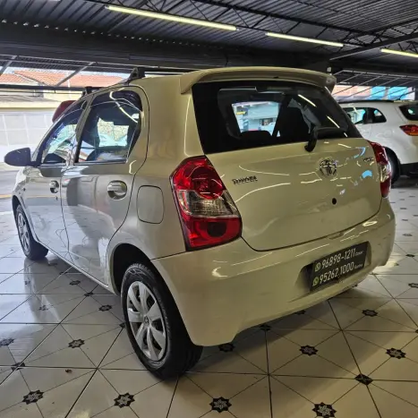 TOYOTA Etios Hatch 1.3 16V 4P FLEX X, Foto 6