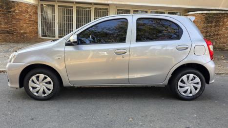 TOYOTA Etios Hatch 1.3 16V 4P FLEX X, Foto 8