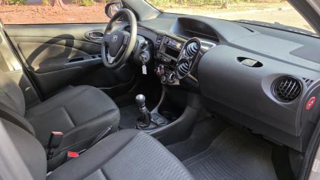 TOYOTA Etios Hatch 1.3 16V 4P FLEX X, Foto 10