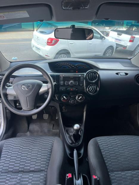 TOYOTA Etios Hatch 1.3 16V 4P FLEX XS, Foto 9