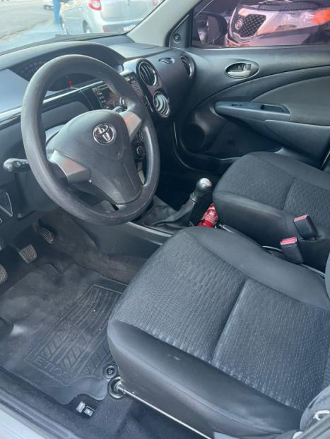 TOYOTA Etios Hatch 1.3 16V 4P FLEX XS, Foto 10