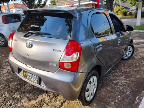 TOYOTA Etios Hatch 1.3 16V 4P FLEX XS, Foto 5