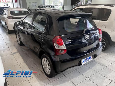 TOYOTA Etios Hatch , Foto 4