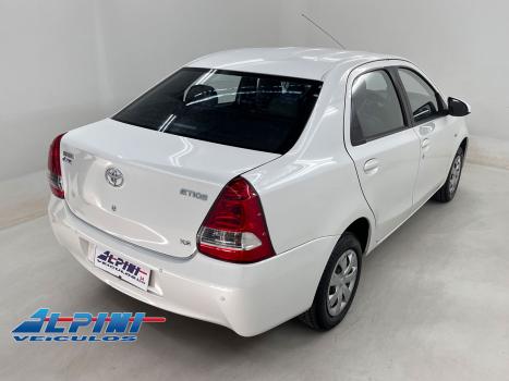 TOYOTA Etios Hatch , Foto 3