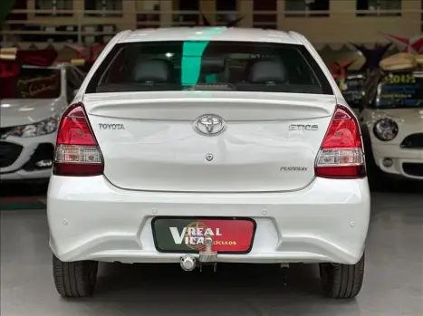 TOYOTA Etios Sedan , Foto 9