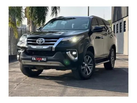 TOYOTA Hilux Caminhonete 2.8 16V SRV 4X4 DIESEL CABINE DUPLA AUTOMTICO, Foto 1