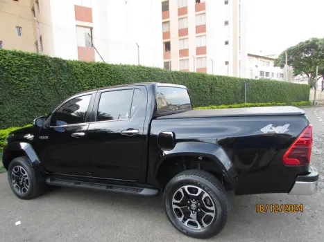 TOYOTA Hilux Caminhonete 2.8 16V SRX PLUS 4X4 TURBO DIESEL CABINE DUPLA AUTOMTICO, Foto 9