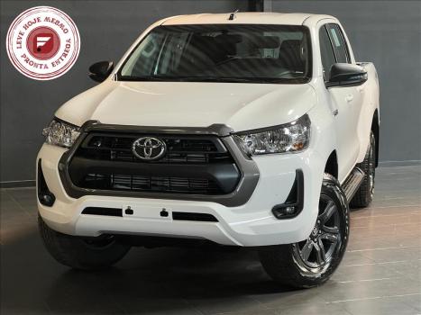 TOYOTA Hilux Caminhonete 2.8 16V 4P SR 4X4 DIESEL CABINE DUPLA AUTOMTICO, Foto 1