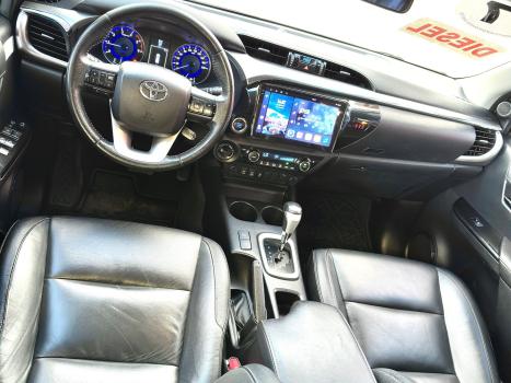 TOYOTA Hilux Caminhonete 2.8 16V SRX 4X4 DIESEL CABINE DUPLA AUTOMTICO, Foto 4