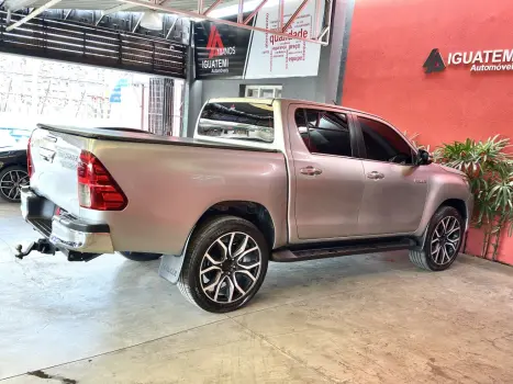 TOYOTA Hilux Caminhonete 2.8 16V SRX 4X4 DIESEL CABINE DUPLA AUTOMTICO, Foto 3