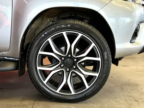 TOYOTA Hilux Caminhonete 2.8 16V SRX 4X4 DIESEL CABINE DUPLA AUTOMTICO, Foto 12