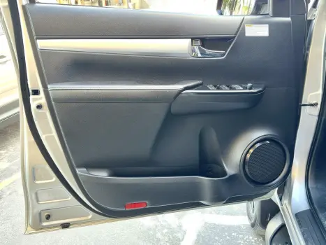 TOYOTA Hilux Caminhonete 2.8 16V SRX 4X4 DIESEL CABINE DUPLA AUTOMTICO, Foto 17