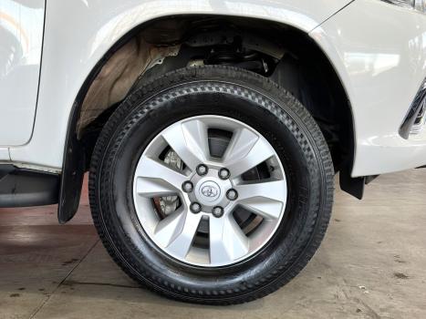 TOYOTA Hilux Caminhonete 2.7 16V 4P SRV FLEX CABINE DUPLA AUTOMTICO, Foto 7