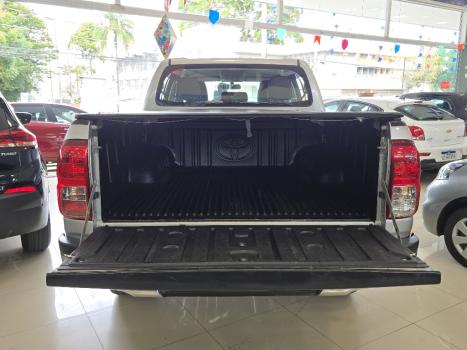 TOYOTA Hilux Caminhonete 2.7 16V 4P SRV FLEX CABINE DUPLA AUTOMTICO, Foto 17