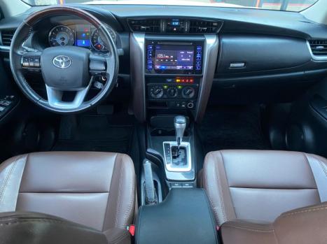 TOYOTA Hilux SW4 2.7 16V 4P FLEX SR 7 LUGARES AUTOMTICO, Foto 13