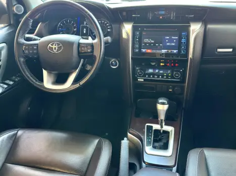 TOYOTA Hilux SW4 2.7 16V 4P FLEX SRV 7 LUGARES AUTOMTICO, Foto 16