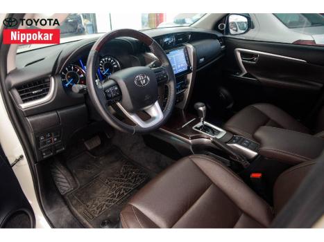 TOYOTA Hilux SW4 2.8 4P SRX 4X4 TURBO DIESEL AUTOMTICO, Foto 2