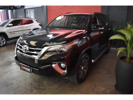 TOYOTA Hilux SW4 2.8 16V 4P SRX 4X4 7 LUGARES TURBO DIESEL AUTOMTICO, Foto 2