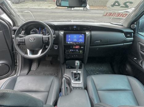 TOYOTA Hilux SW4 2.8 16V 4P SRX 4X4 7 LUGARES TURBO DIESEL AUTOMTICO, Foto 2