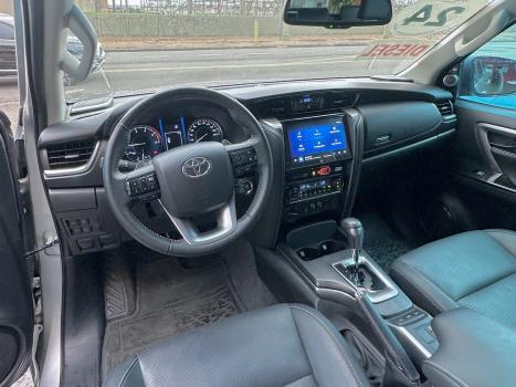 TOYOTA Hilux SW4 2.8 16V 4P SRX 4X4 7 LUGARES TURBO DIESEL AUTOMTICO, Foto 6