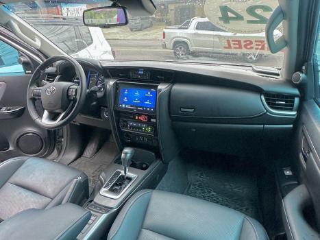 TOYOTA Hilux SW4 2.8 16V 4P SRX 4X4 7 LUGARES TURBO DIESEL AUTOMTICO, Foto 9