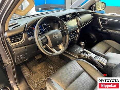 TOYOTA Hilux SW4 2.8 16V 4P SRX PLATINUM 4X4 7 LUGARES TURBO DIESEL AUTOMTICO, Foto 3