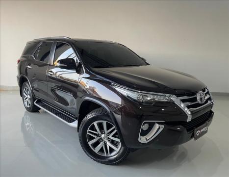 TOYOTA Hilux SW4 2.8 16V 4P SRX 4X4 7 LUGARES TURBO DIESEL AUTOMTICO, Foto 3