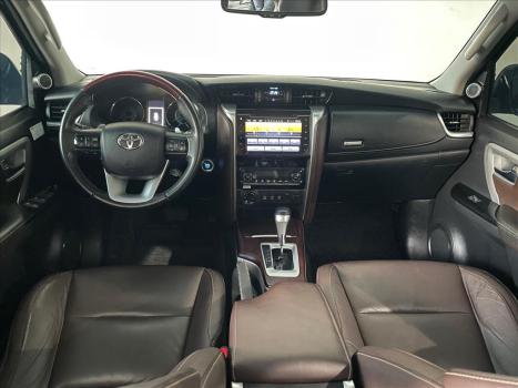 TOYOTA Hilux SW4 2.8 16V 4P SRX 4X4 7 LUGARES TURBO DIESEL AUTOMTICO, Foto 7
