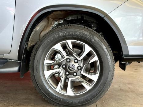 TOYOTA Hilux SW4 2.8 16V 4P SRX PLATINUM 4X4 7 LUGARES TURBO DIESEL AUTOMTICO, Foto 7