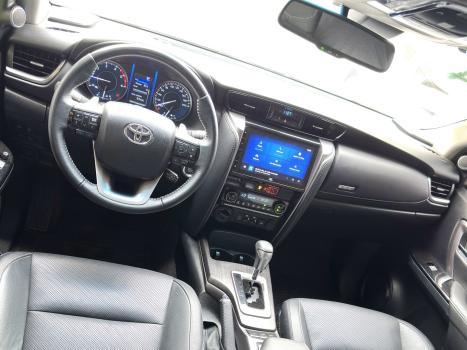 TOYOTA Hilux SW4 2.8 16V 4P SRX PLATINUM 4X4 7 LUGARES TURBO DIESEL AUTOMTICO, Foto 15