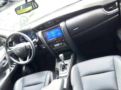 TOYOTA Hilux SW4 2.8 16V 4P SRX PLATINUM 4X4 7 LUGARES TURBO DIESEL AUTOMTICO, Foto 16