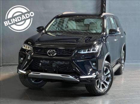 TOYOTA Hilux SW4 2.8 4P SRX 4X4 DIAMOND 7 LUGARES TURBO DIESEL AUTOMTICO, Foto 1