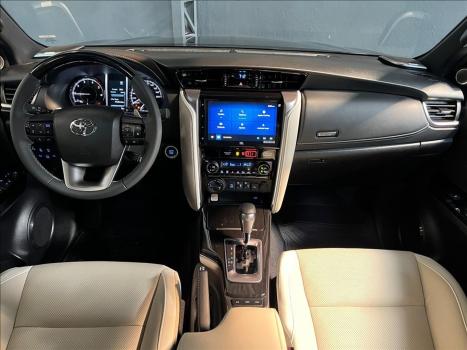 TOYOTA Hilux SW4 2.8 4P SRX 4X4 DIAMOND 7 LUGARES TURBO DIESEL AUTOMTICO, Foto 15