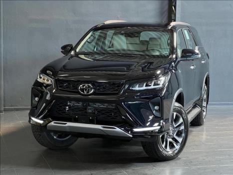 TOYOTA Hilux SW4 2.8 4P SRX 4X4 DIAMOND 7 LUGARES TURBO DIESEL AUTOMTICO, Foto 2