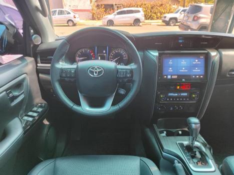 TOYOTA Hilux SW4 2.8 16V 4P SRX 4X4 7 LUGARES TURBO DIESEL AUTOMTICO, Foto 7