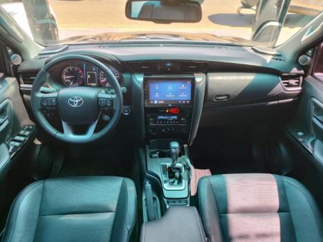 TOYOTA Hilux SW4 2.8 16V 4P SRX 4X4 7 LUGARES TURBO DIESEL AUTOMTICO, Foto 8