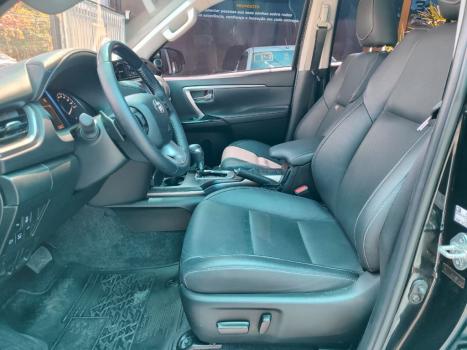 TOYOTA Hilux SW4 2.8 16V 4P SRX 4X4 7 LUGARES TURBO DIESEL AUTOMTICO, Foto 9
