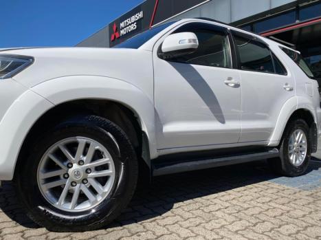 TOYOTA Hilux SW4 3.0 16V 4P SRV 4X4 7 LUGARES TURBO DIESEL AUTOMTICO, Foto 2