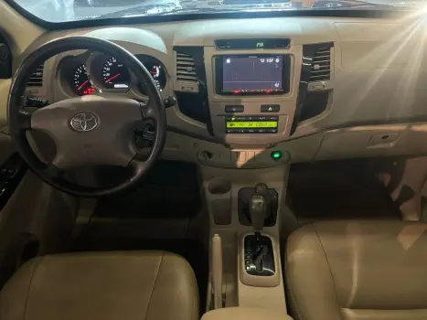 TOYOTA Hilux SW4 3.0 16V 4P SRV 4X4 7 LUGARES TURBO DIESEL AUTOMTICO, Foto 6